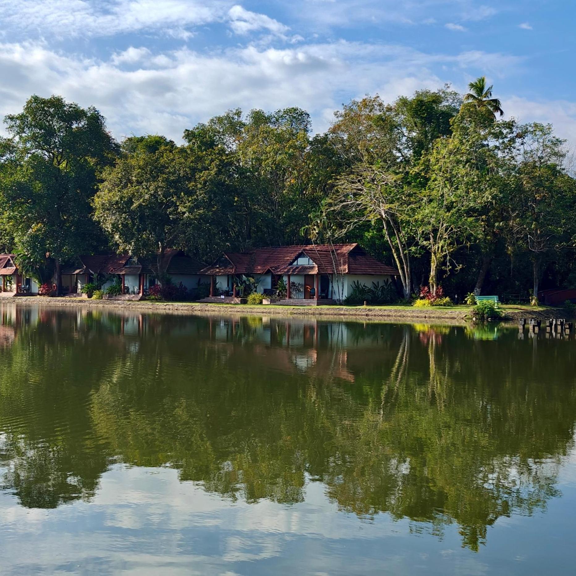 Taj Kumarakom Resort And Spa Kerala Exterior photo